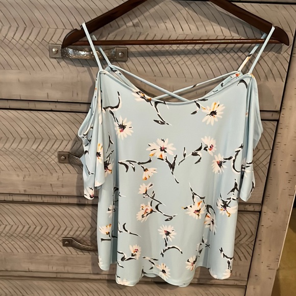 Kaileigh Tops - Light pretty summer off the shoulder top